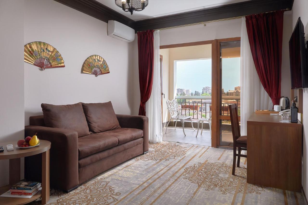Garuda Boutique Hotel Sukhumi Eksteriør bilde