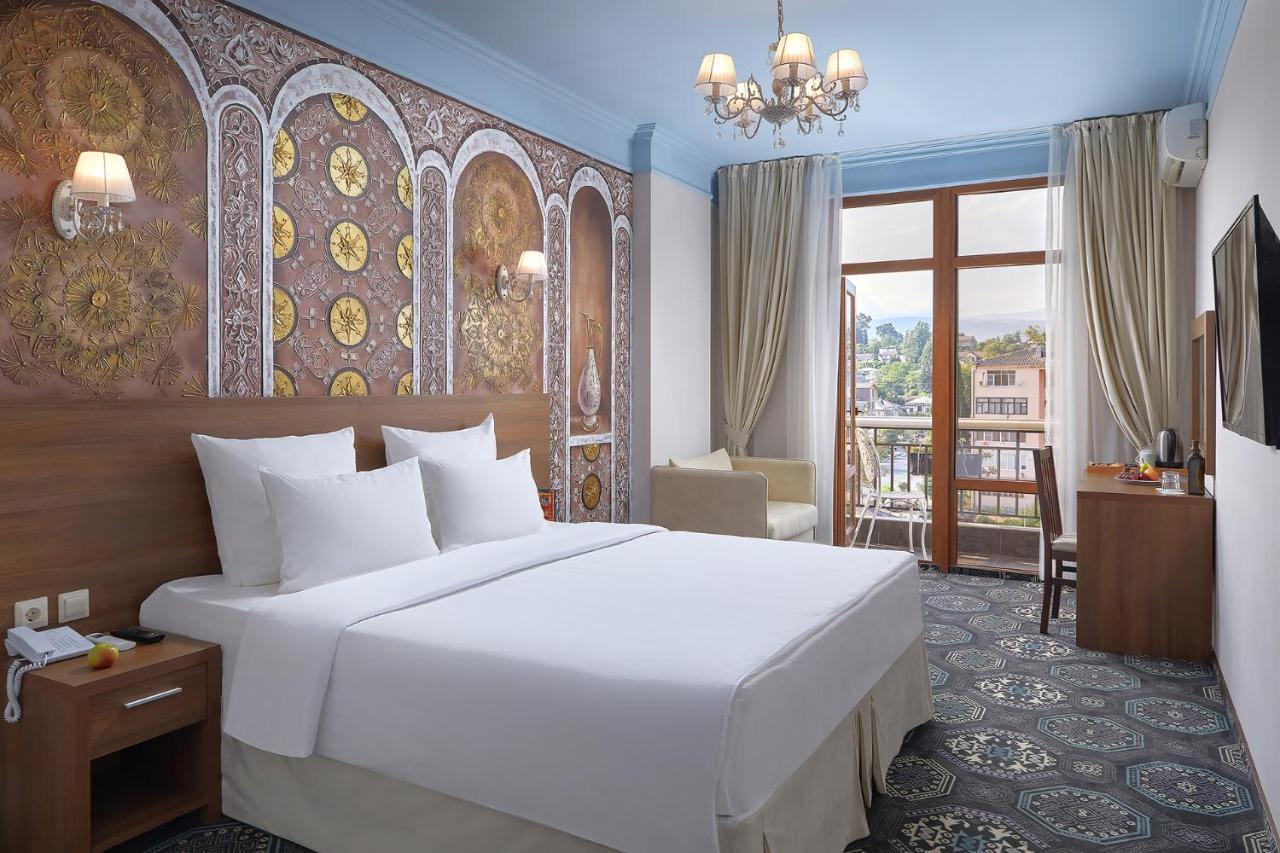 Garuda Boutique Hotel Sukhumi Eksteriør bilde